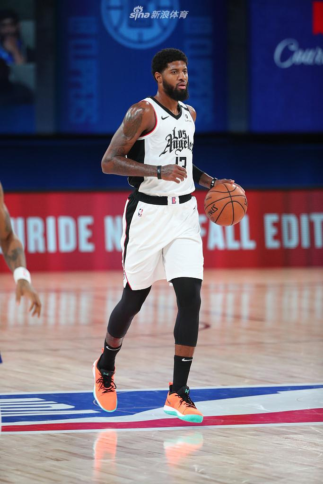 英超表现中 英超表现中